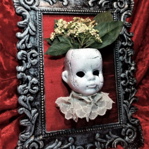 HandMade Frame with hand sculpted and painted clay doll's head. - Picture 3 of 8